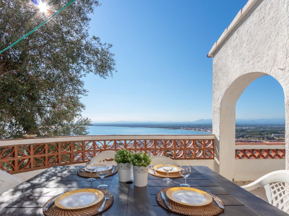 Holiday Home Villa Cecilia Roses Esterno foto