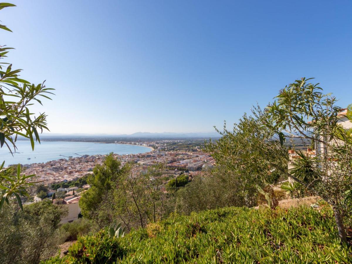 Holiday Home Villa Cecilia Roses Esterno foto