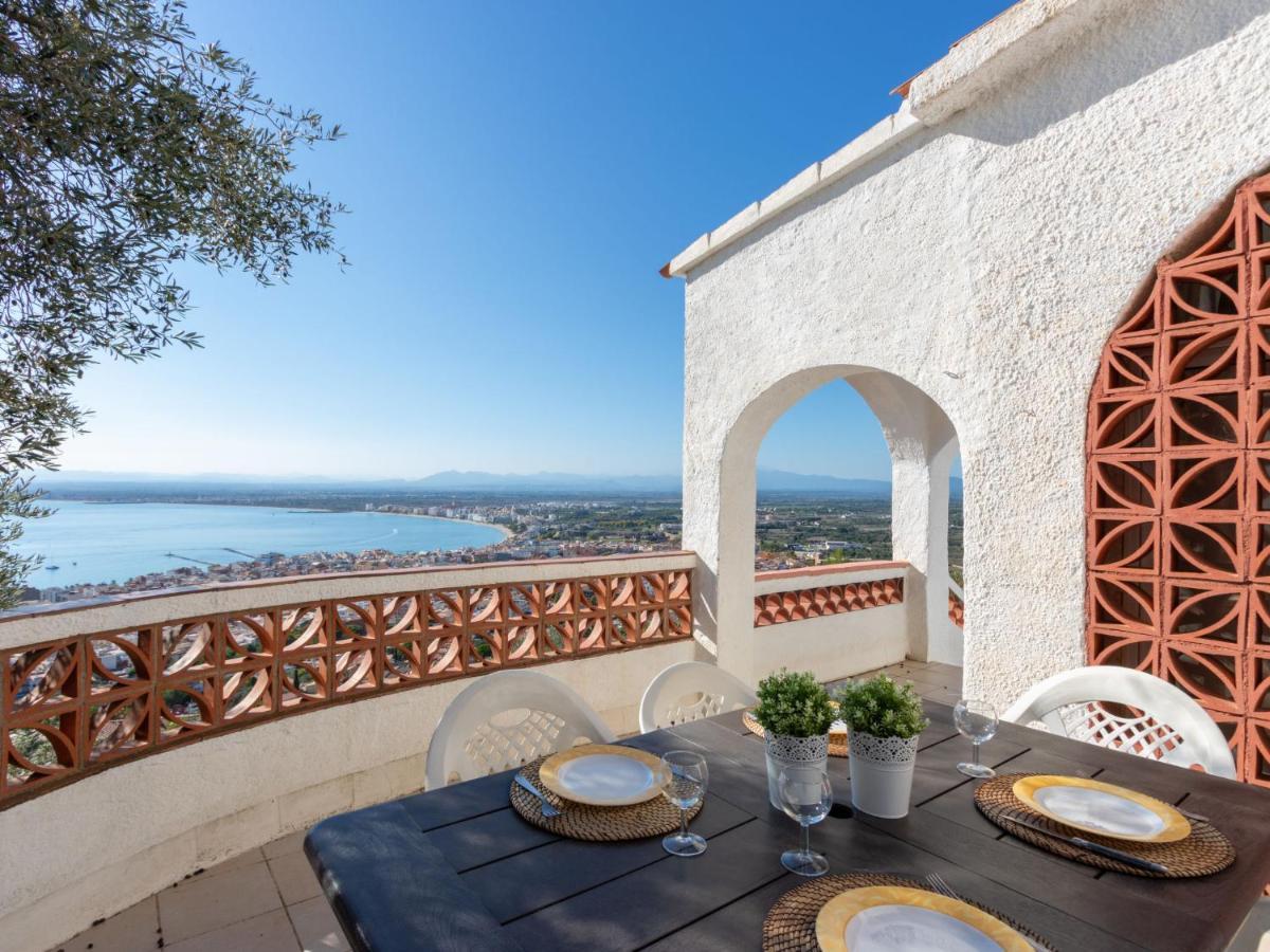 Holiday Home Villa Cecilia Roses Esterno foto