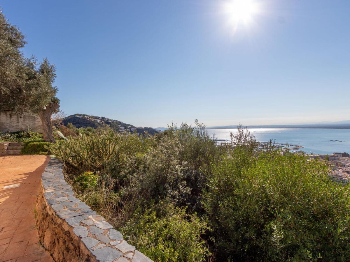 Holiday Home Villa Cecilia Roses Esterno foto