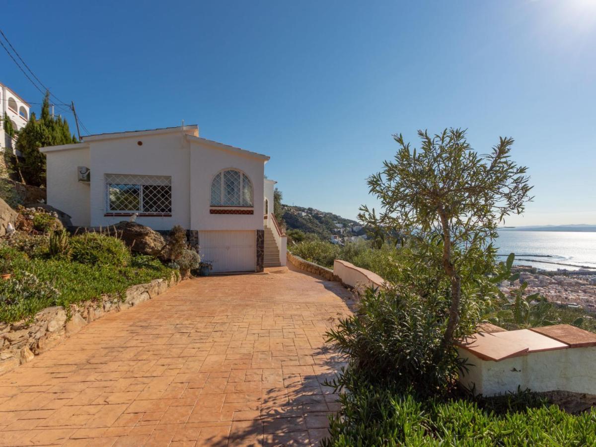 Holiday Home Villa Cecilia Roses Esterno foto