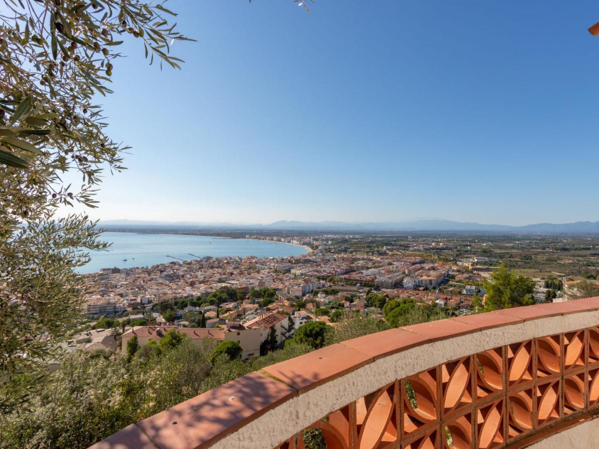 Holiday Home Villa Cecilia Roses Esterno foto