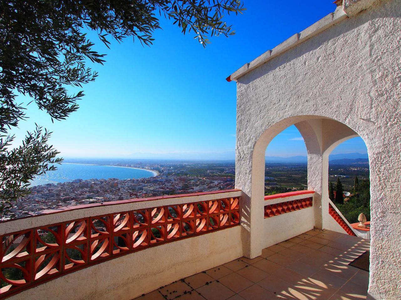 Holiday Home Villa Cecilia Roses Esterno foto